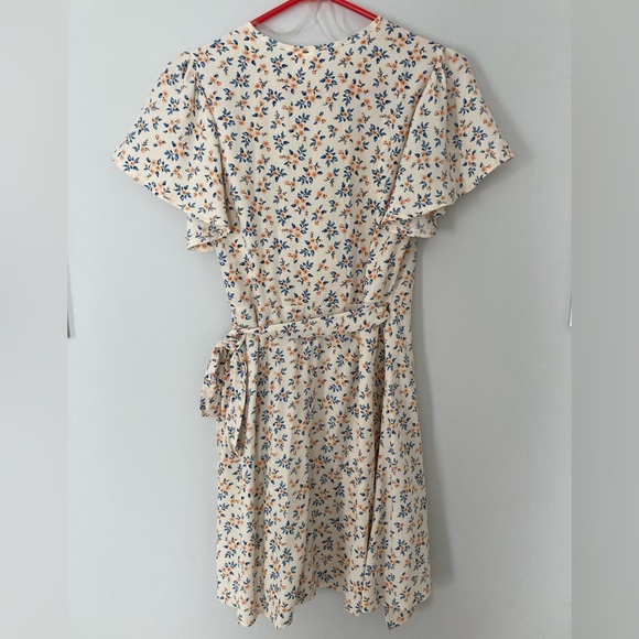 Summer Wrap Dress 🌸 - Picture 5 of 6